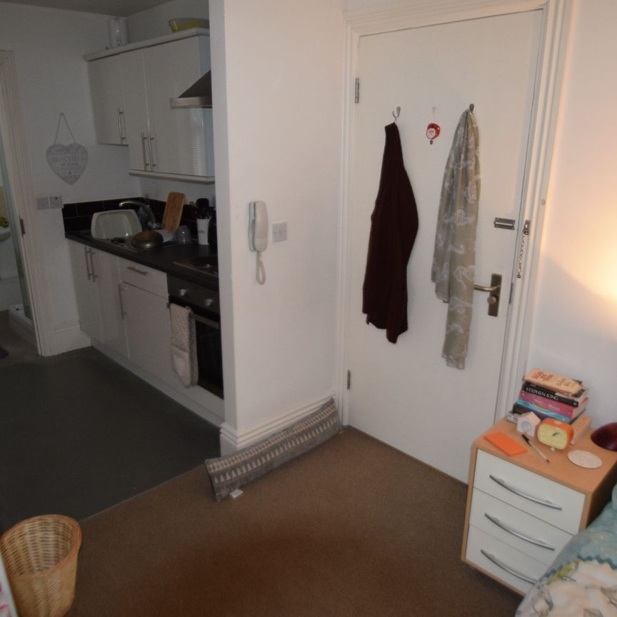 Studio to rent - Photo 1