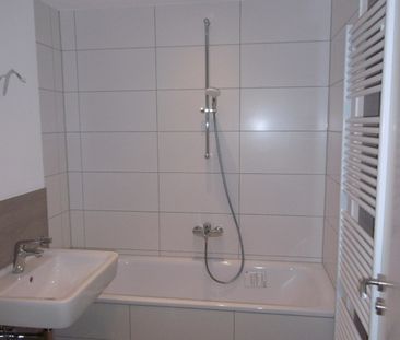 Ihr neues Zuhause: Helle Räume, hochwertiger Bodenbelag und komfort... - Photo 4