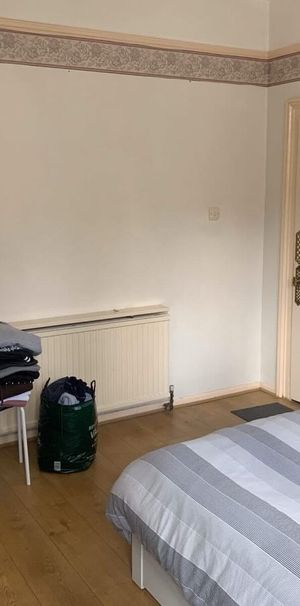 Room in a Shared House, Ravenshurst Ave, NW4 - Photo 1