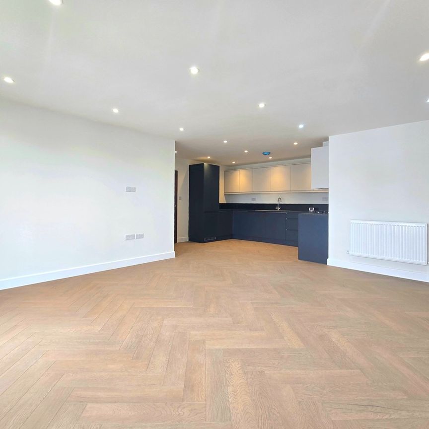 2 Bed Flat, Norbury Avenue, SW16 - Photo 1