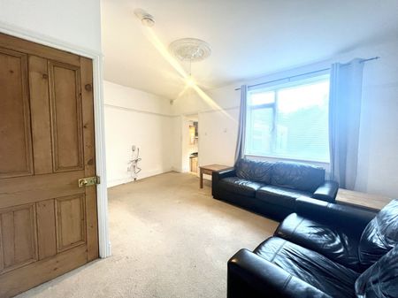 3 bedroom end of terrace house to rent - Photo 2