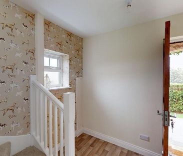 2 bedroom semi-detached house to rent - Photo 4