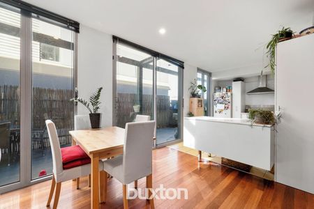 Beach living with courtyard! - Photo 4