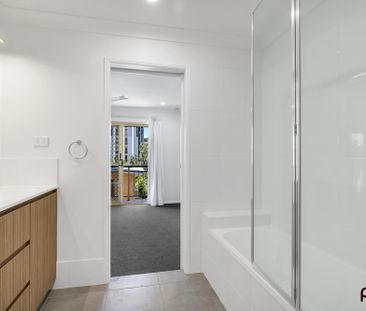 Modern townhouse living in an unbeatable toowong location - Photo 1
