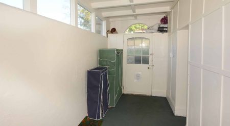 RENT A ROOM IN THIS HISTORIC HOME - Photo 4
