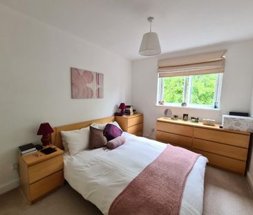 2 bedroom Flat To Let - Photo 2