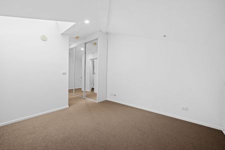 Unit 38/562 Little Bourke Street, Melbourne. - Photo 2