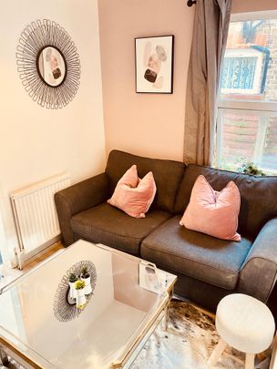 Stunning shared home in Hagden Lane! 198HAG - Room 4 - Photo 1