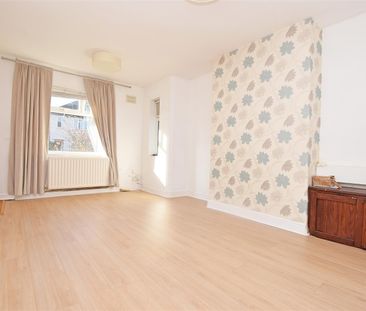 Broome Road, Hampton, TW12 - Photo 2