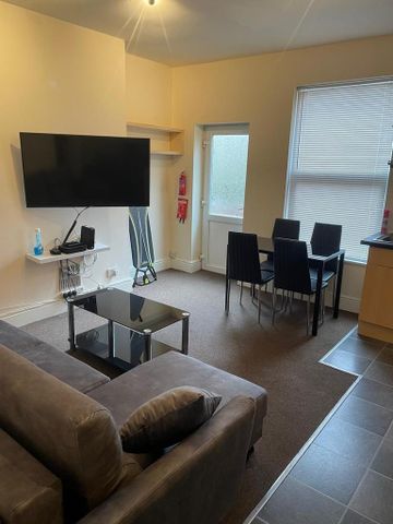 4 bedroom house to rent - Photo 3