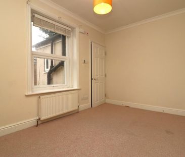 2 bedroom maisonette to rent - Photo 2