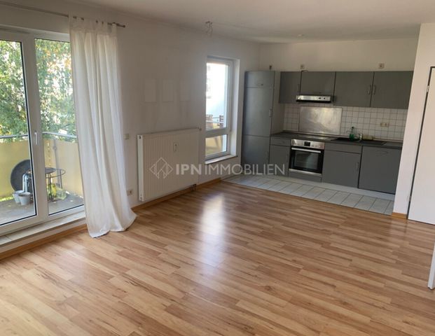 Helle Etagenwohnung mit EBK, Tageslicht-Duschbad und Balkon in der östlichen Altstadt - Foto 1