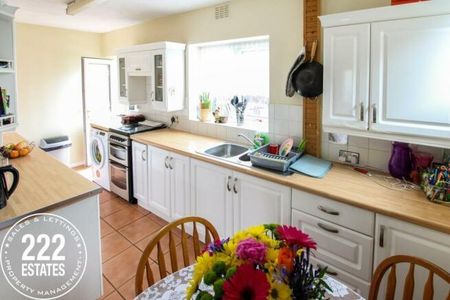 3 bedroom semi-detached house to rent - Photo 5