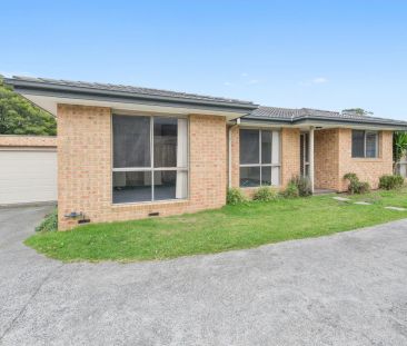 Sunny 3-Bedroom Haven – Walk to Beach, Shops & Parks! - Photo 3