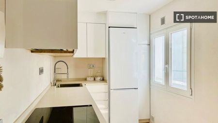 4 room luxury Flat for rent in Madrid, Spain - Photo 2