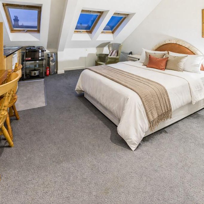 Studio to rent - Photo 1