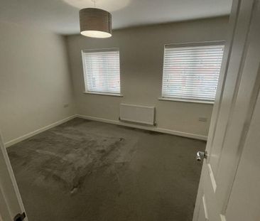 3 bedroom semi-detached house to rent - Photo 6