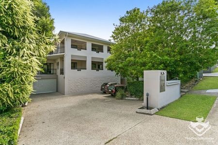 RARE 3 BED, 2 BATH FURNISHED UNIT - Photo 2