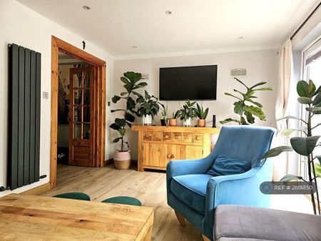 3 bedroom terraced house to rent - Photo 2