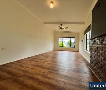 Beautiful Three Bedroom Family Home Plus Study - Photo 6