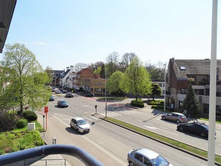 Centraal gelegen appartement met terras en autostaanplaats - Foto 5