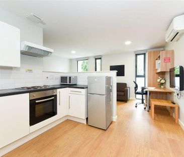 Studio to rent - Photo 6