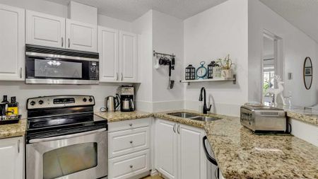 2 Bed Condo In Chaparral. Adult Building 45+. 12 Months Of Tv & Internet Included - Photo 3