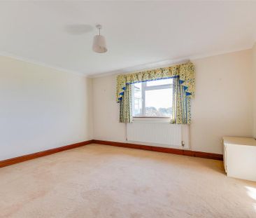 4 bedroom detached bungalow to rent - Photo 4