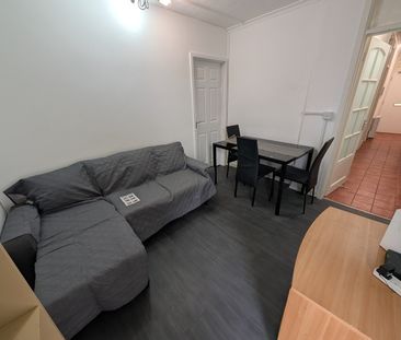 Room in a Shared Flat, William Harvey House, SW19 - Photo 1