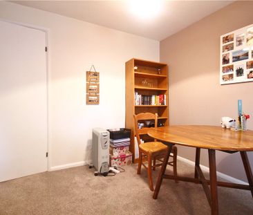 Torridon Close, Woking, Surrey, GU21 3DB - Photo 6