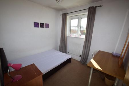 3 bedroom terraced house to rent - Photo 4