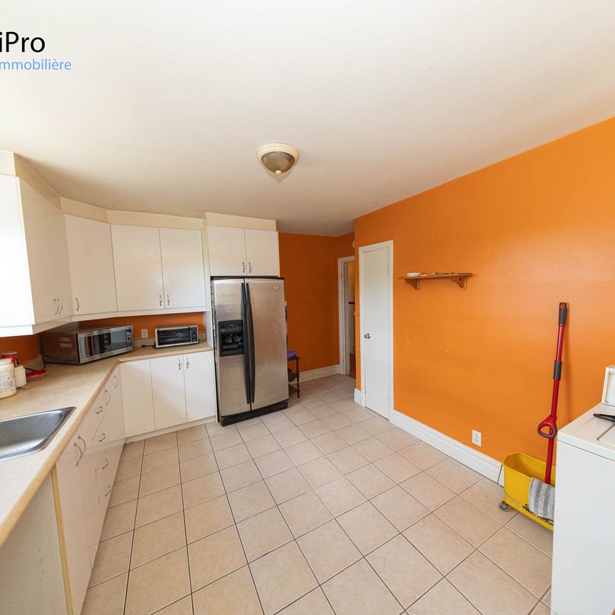 2495 4e avenue - Photo 1