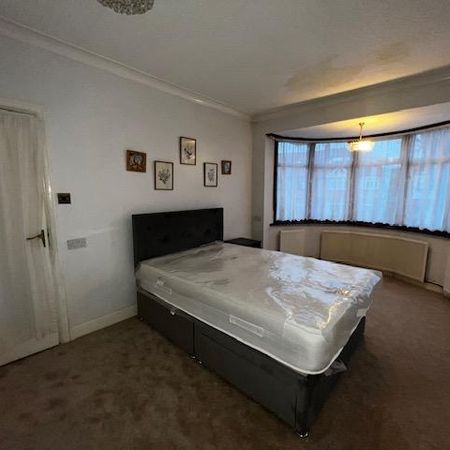 1 bedroom in a house share to rent - Photo 3