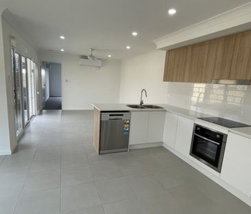 Stylish, Modern & Compact Family Home - Photo 5