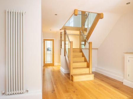 5 bedroom detached house to rent - Photo 2