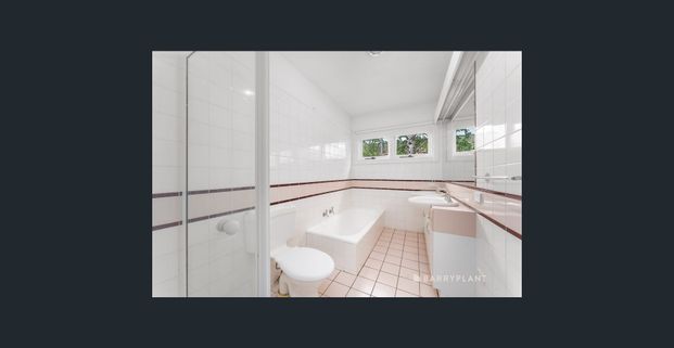 Stunning Family Home in Prime Ivanhoe Location - Photo 1