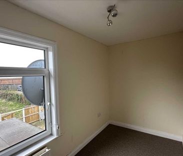 2 bedroom semi-detached house to rent - Photo 6