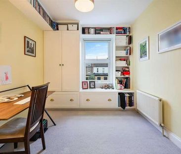 Vernon Avenue, Raynes, SW20 - Photo 4