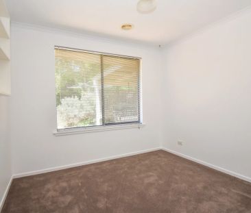 Leafy Cul-de-Sac Comfort – Move Straight In! - Photo 3