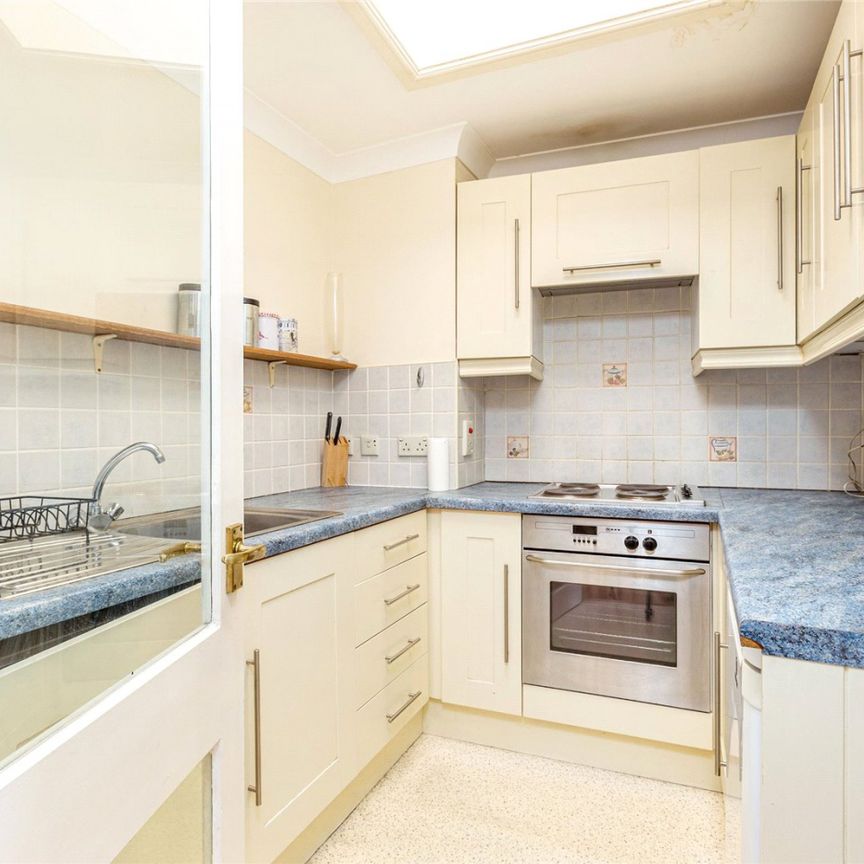 Earls Court Road, London, SW5 - Photo 1