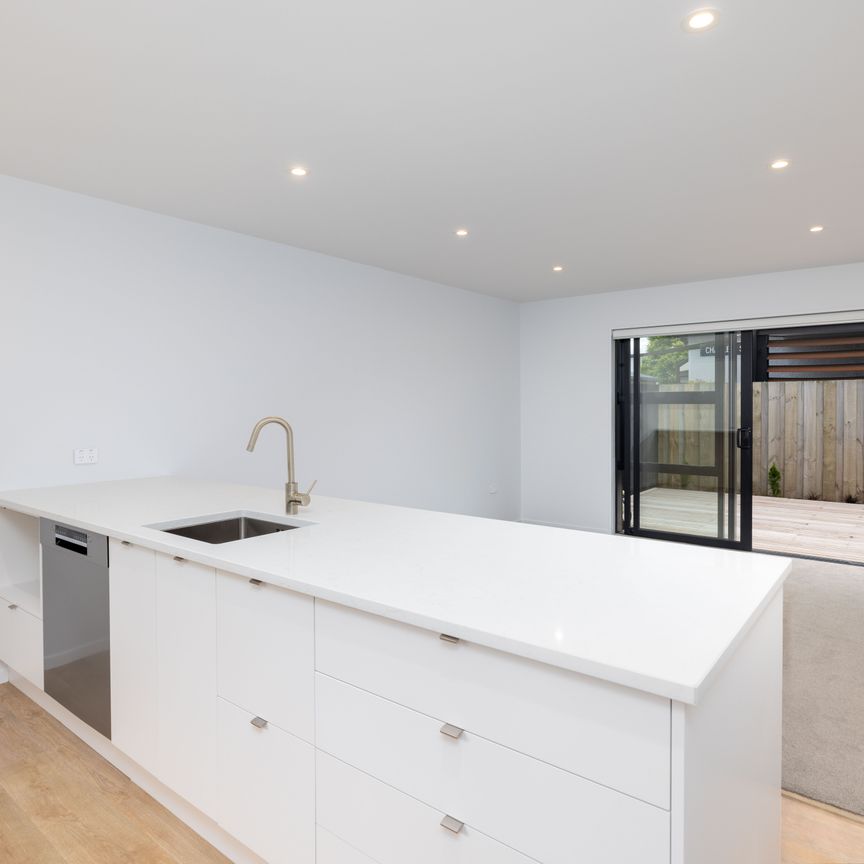 Fantastic Modern Townhouse! - Flexible Dates Available! - Photo 1