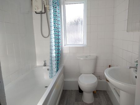 Double Room- Just off Gloucester Road - Photo 3