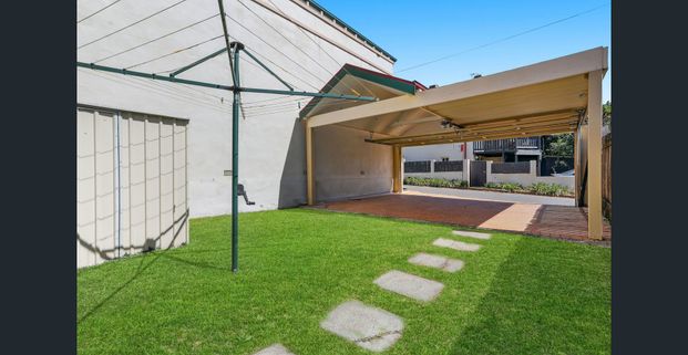 Free standing home in premier location - Photo 1