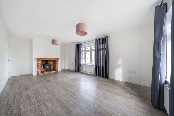 A modern, stylish home in the pretty village of Hawkhurst - Photo 1