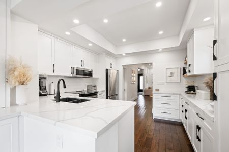 For Lease - 183 Westmount Avenue Unit# Main & Upper Floors, Toronto, Ontario - Photo 5