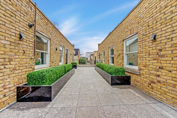 Munster Road, London SW6 - Photo 1