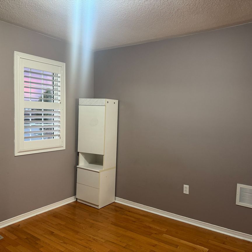 For Lease - 7 Glacier Crescent, Toronto, Ontario - Photo 1