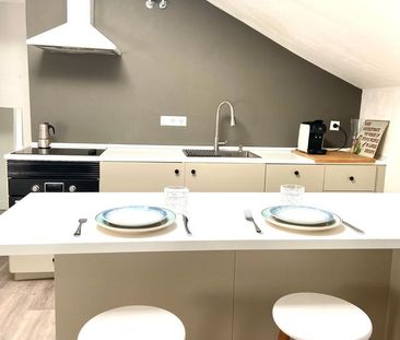 Alquiler de ático en Plaza de la Aurora - Photo 6