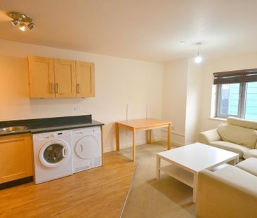 2 bedroom flat to rent - Photo 2