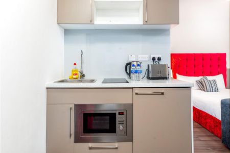 1 bedroom in a flat share to rent - Photo 2